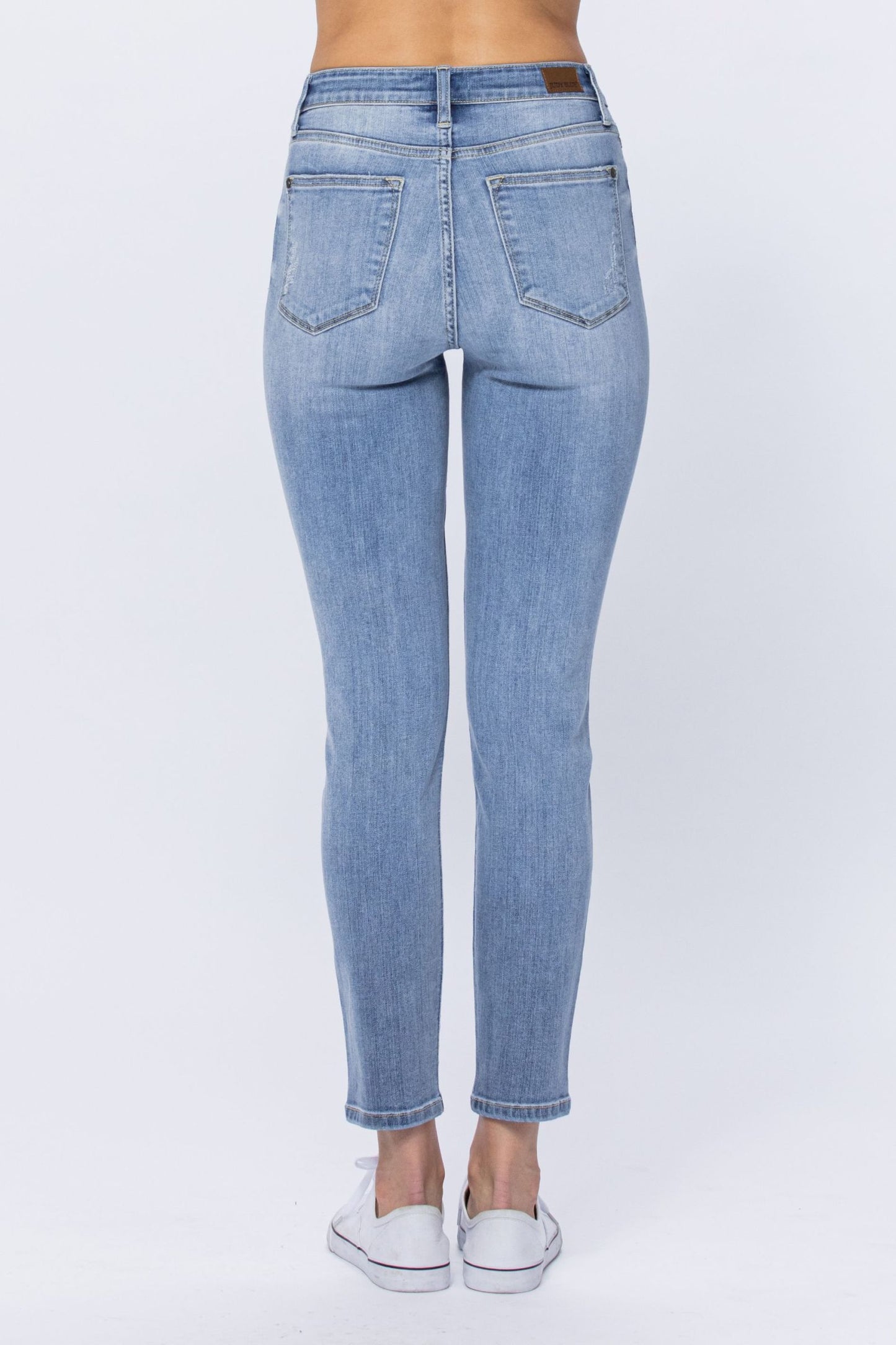Judy Blue High Rise LT Bleach Wash Relaxed Fit Jeans