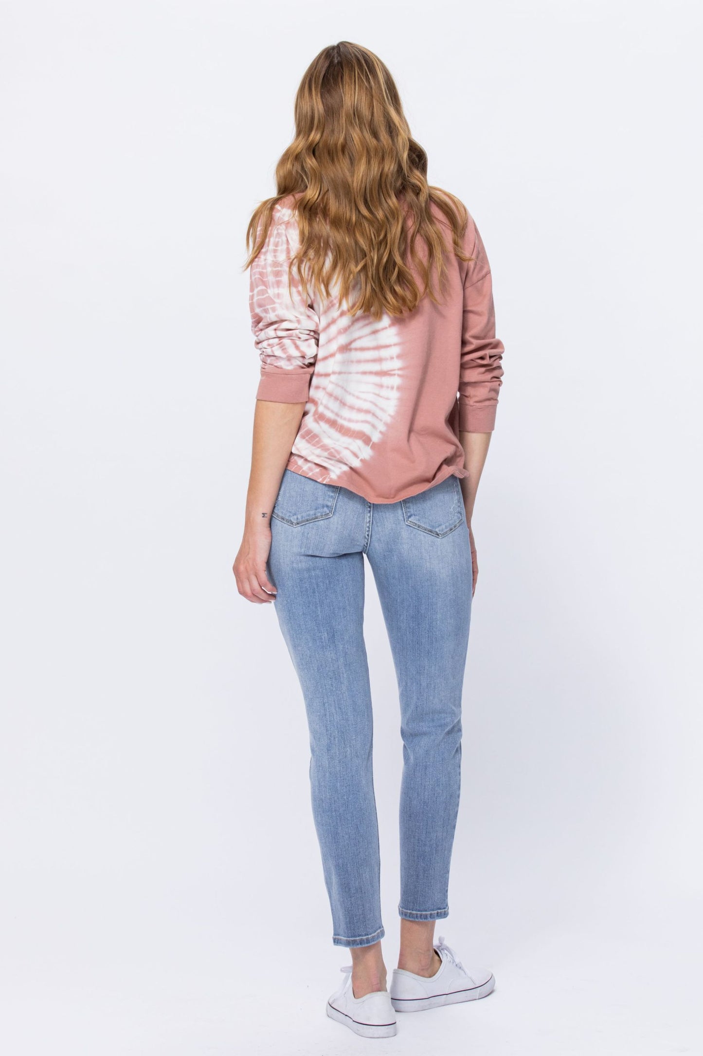 Judy Blue High Rise LT Bleach Wash Relaxed Fit Jeans