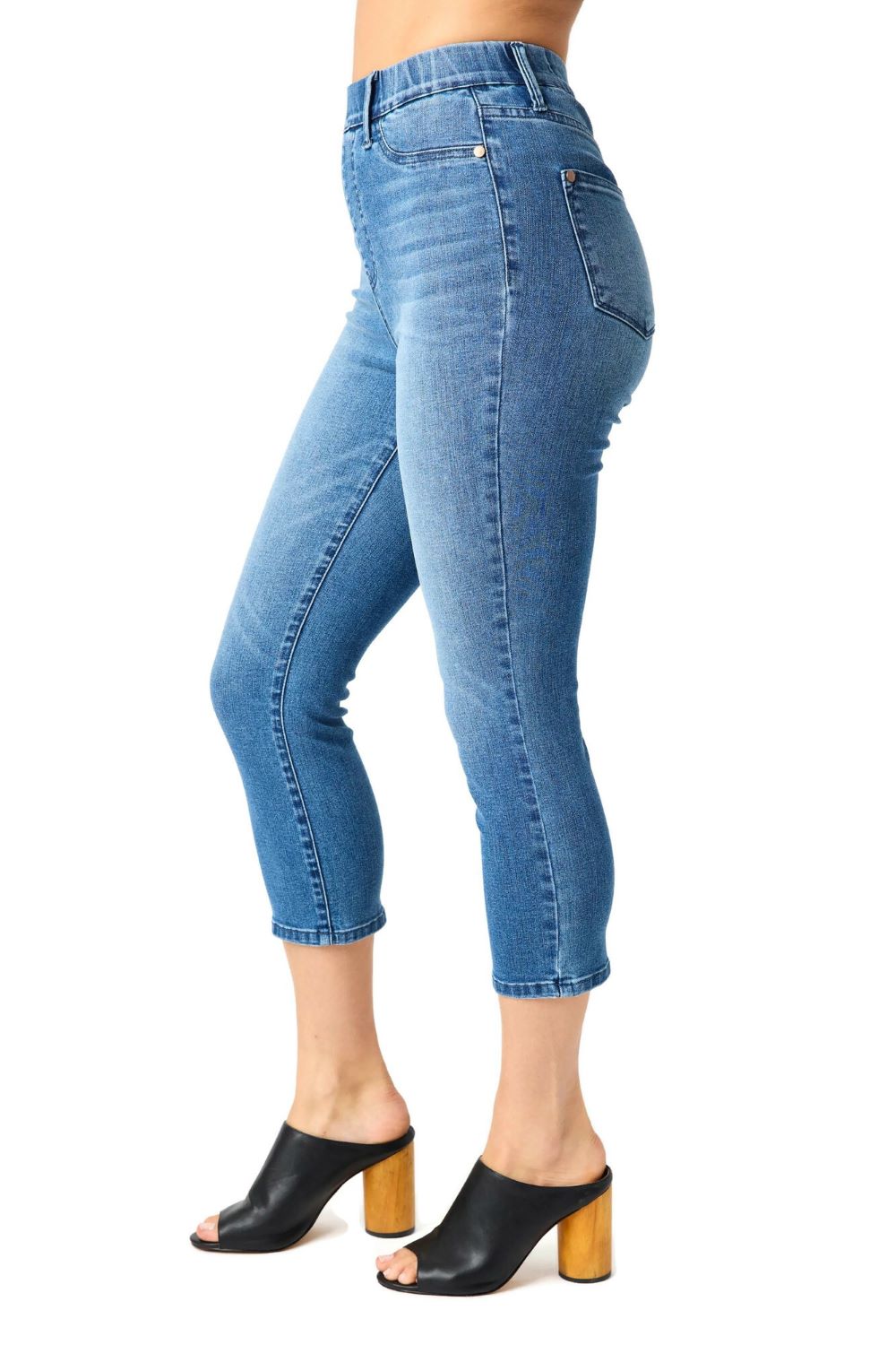 Judy Blue High Rise Cool Denim Pull On Capri